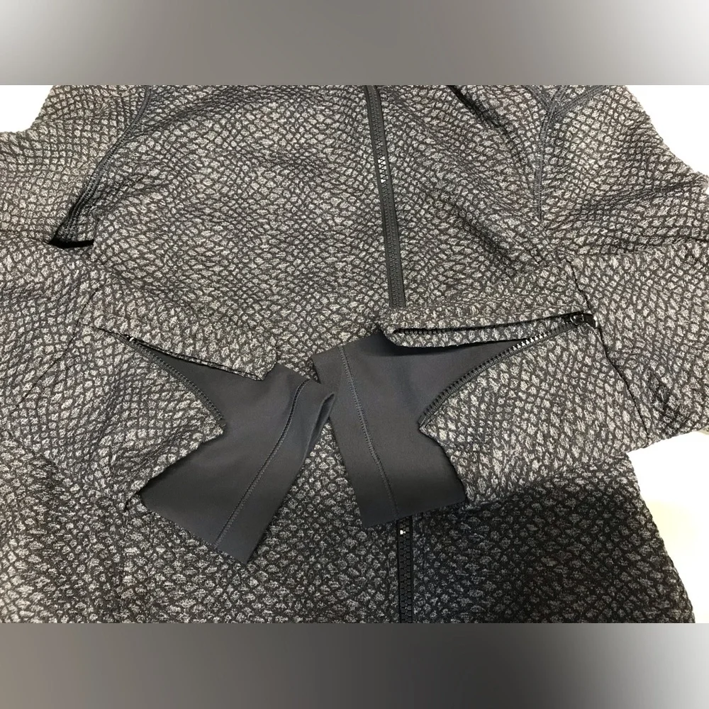 Under Armour Women's XL All Seasons Gear Full Zip Athletic Gray Snakeskin Jacket